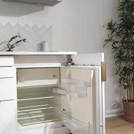 Maisonnette Avec Jardin - Proche Paris - *