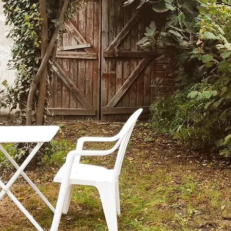 Maisonnette Avec Jardin - Proche Paris - *